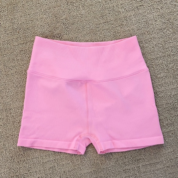Spiritual gangster pink shorts - Picture 2 of 3